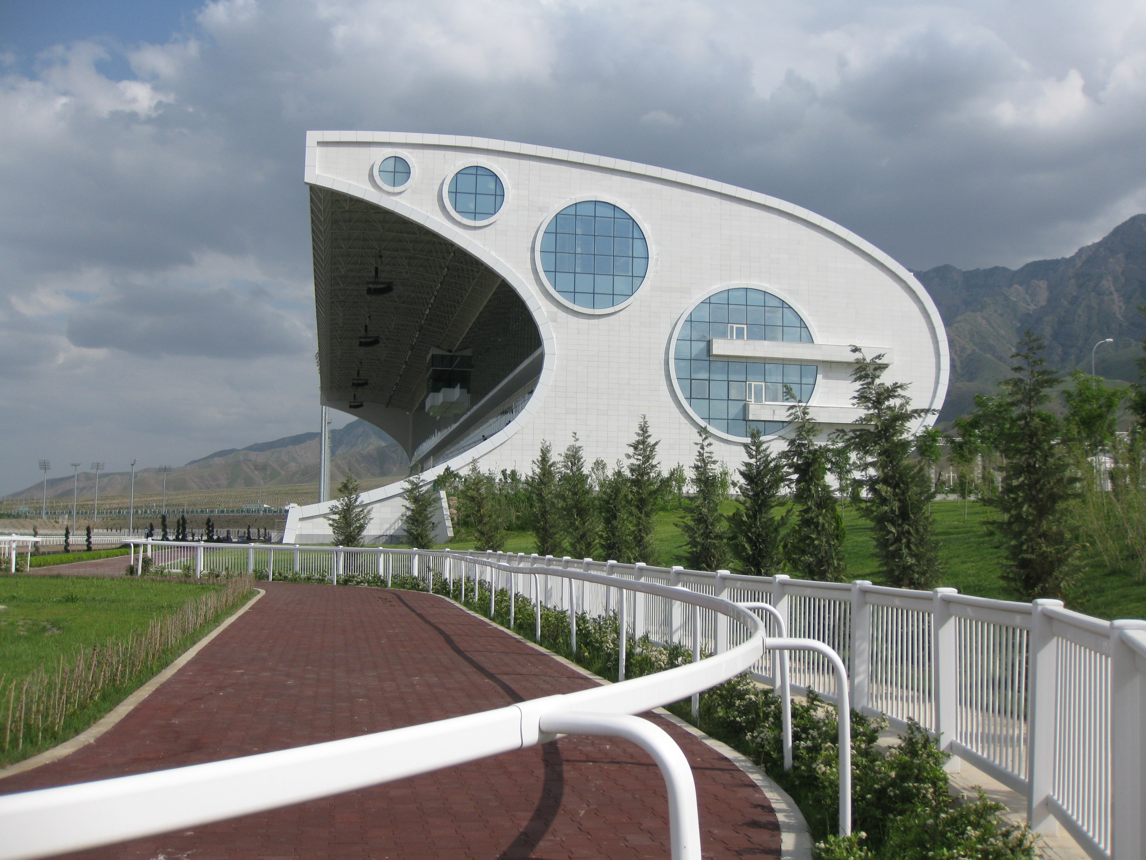 duralock-fencing-russia-racecourse